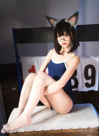 《漂亮的女邻居》在线