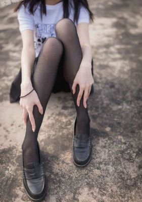 眼镜彼女