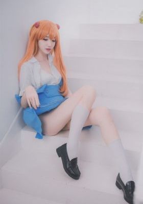 女人被公牛进入